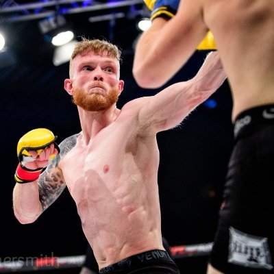 MMA🦁🟣 Manchester🐝 🏴󠁧󠁢󠁥󠁮󠁧󠁿 
▪️Signed to Cagewarriors 
▪️Gym One MMA Academy