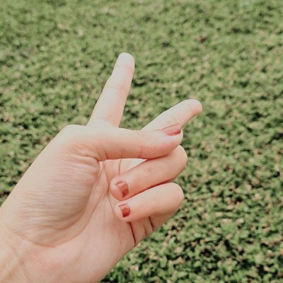 Lrsyaya's profile picture. 