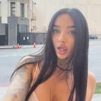 Linsavage (@plumgiggles95) 's Twitter Profile
