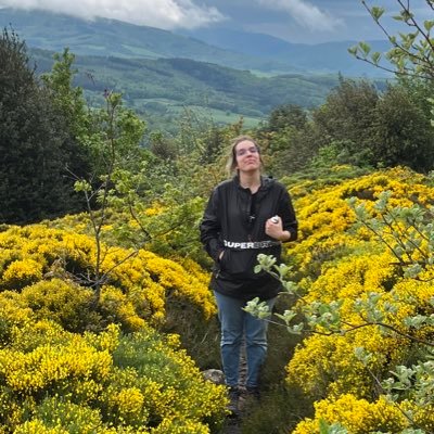 aurore_fa's profile picture. Serdaigle ascendant Poufsouffle 🦅 | Collectionneuse de livres 📚