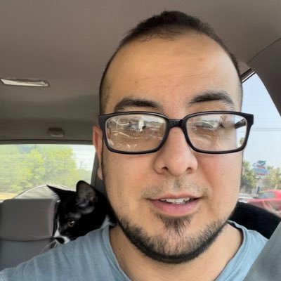 Cat and Fighting Game Enthusiast | SF6 and Tekken 7 Commentator for @TheSweetsEvent | https://t.co/00xiieOXt8