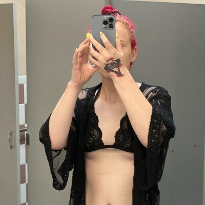 Here for a good time🥰🥰 Entertainer 💋 18+😊 Tattoo designs and art of my own❤️ I own the rights to my drawings🥰😍