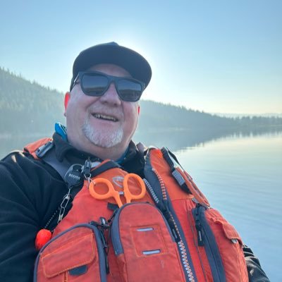 Homeboy loving life! Retired Homeland and FEMA Hospital Emergency Response Team Leader, Respiratory Therapist, Kayak Fishing lover 🤙🏼Waterman and Proud Papa