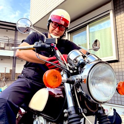 福岡県北九州市小倉の人。職場は行橋。バイク販売店OBMの中の人。旧車国産車を中心に販売。motorcycle &cafe. 自身のバイクはYAMAHA/SR400&SR500SP/HONDA/リトルカブ。バイク、車、ファッション、日々の業務、飯…と、色々呟くけど不快で無ければフォローして下さい。ヨロシク👍👍