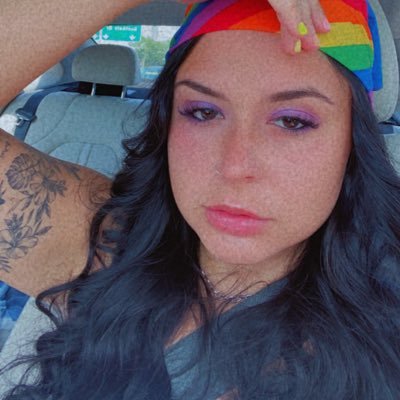 sapphicfeels's profile picture. twentyeight  🏳️‍🌈