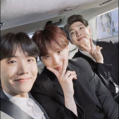 BTSのホビよりのオルペン。ラプラペン。50↑大人army。タメ口🙆‍♀️「ホビばぁ」「おばぁ」と呼んでね💕娘の影響でWingsからです。⚠️元YouTuberのホビばあHOBIBAR様とは別人です。本当にババアです🙇‍♀️