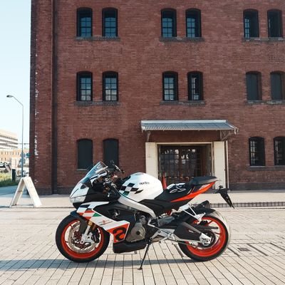 8年ペーパーライダーを経てninja400からRS660Extremaに乗り換えた神奈川在住のアラフォーです🏍
バイク乗りの人と仲良くなれたら嬉しいです😆
無言フォロー失礼しますm(_ _)m
motovlog始めました
https://t.co/h7b7PJvps4