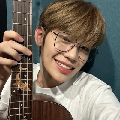 HII IM LOOKING FOR ZEROSE (ZEROBASEONE) MOOTS 💗💗