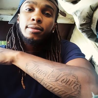 Proud Father of 3 ❤️. Future Chef🔨. PISCES🤙🏽. RASTAAAA! Big Stoner. As Solid and Humble as they come! Keep the negative shit away from me!