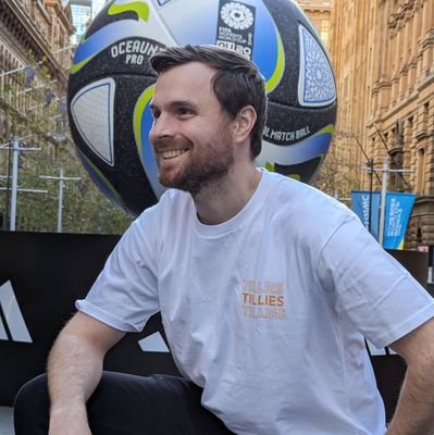 Comms for music and entertainment biz at @soundstorypr • Writer, Podcaster • @SydneyFC, @GranadaCdeF, @LFC, @CAFCofficial ⚽