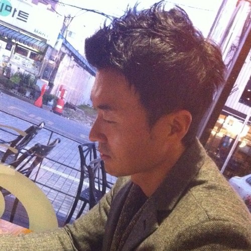 ping_pong1's profile picture. 한 여자에 남편이자 두아이에 아빠입니다. 사랑하는 가족과 행복하게 살고 싶고 많은 꿈을 이루며 멋지게 나이먹고 싶어하는 남자입니다. owner/drive/stock/golf/bicycle/bike/BH330/music/baseball/doosan/iphone4/#네글자당#디카동#경주당.