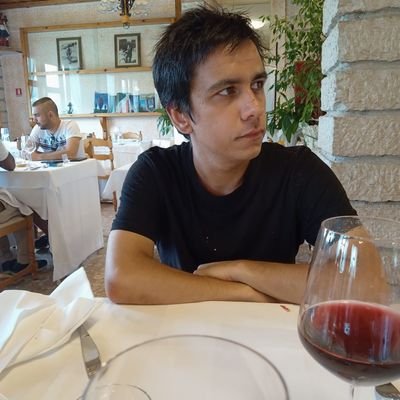 Sono Riccardo, ho 31 anni e abito a Verona . I miei hobby sono guardare anime, ascoltare musica, studiare giapponese e mangiare 😂