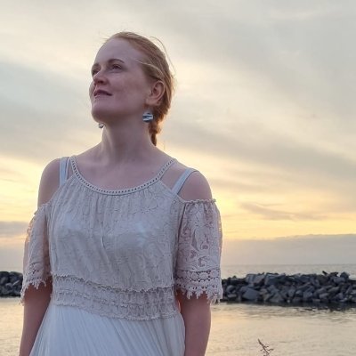 Hyvistä kohtaamisista ja luonnosta innostuva laulava puheterapeutti.