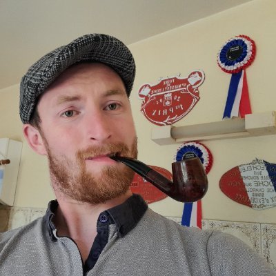 v_alancienne's profile picture. Un mec qui veut retourné en arrière ? oui c'est moi ! recette, viande, foin, poule, lapin, enfin bref vivement qu'on est une vache tient.