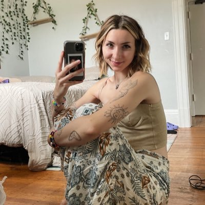 EmilyyHelmm's profile picture. 