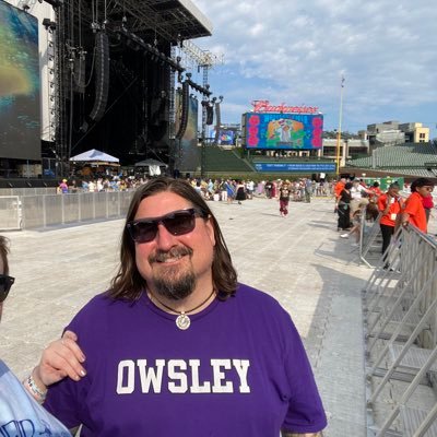 Dad to a cool teen and fan of The Grateful Dead, Phish, WSP, Dead & Co, Goose, Bobby Weir & Wolf Bros, DSO and Manchester United…have a grateful day!🌹