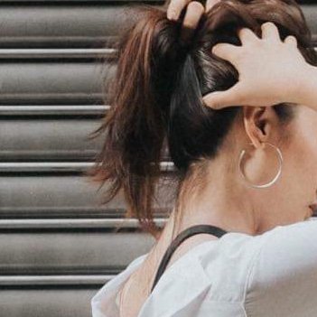 itsrialaura's profile picture. Fille étrange 
 IG: @rialaura  
fb: itsmerialaura@gmail.com