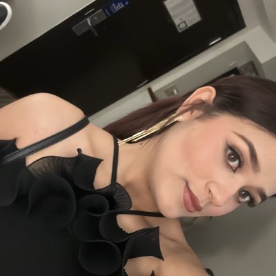 valeriearre's profile picture. 