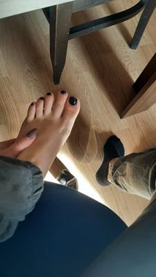 27 years old. I am willing to shiw you my feet all you feet lovers. Check also my feetfinder profile https://t.co/RoliioNJ3V