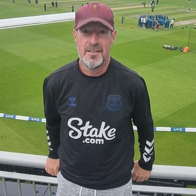 EFC - Upper Bullens STH, level 5 football ref, regular contributor to the @ATNCAST Everton Podcast, stage 3 cricket umpire, love live music
