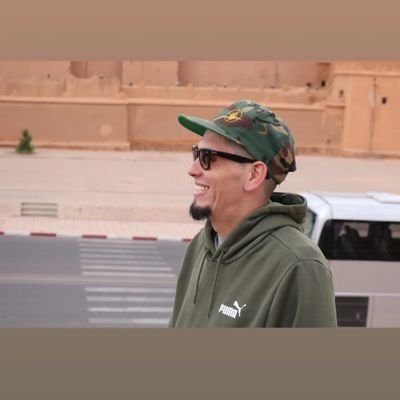 MVondelll's profile picture. Real eyes realise real lies.