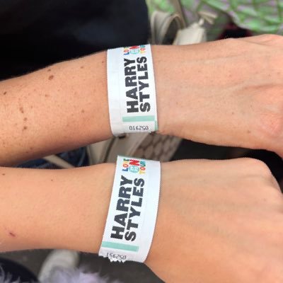 LuciaVagaggini's profile picture. Il sorriso e' quella linea curva che raddrizza ogni cosa ;)