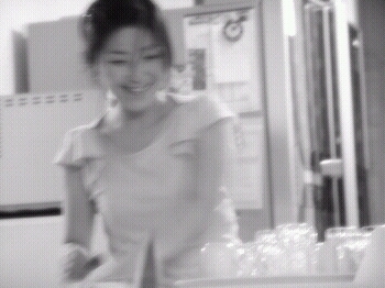 바람이 불고난후의 하늘. 아침에 마시는 따뜻한커피.혼자만의 여유. 감성을  후비는  영화.커피와 케익과 수다. 늦은밤  시원한  맥주를  즐기는뇨자