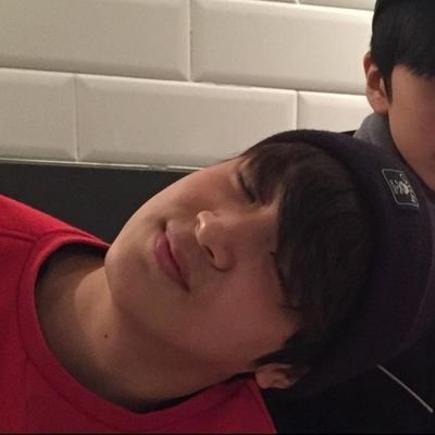 a procura de amgs de itapema e da univali fãs de kpop e outras drogas