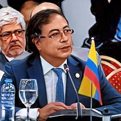 En Colombia NO es COMUNISMO, es asco al URIBISMO.