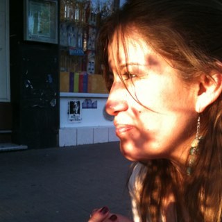 monivvillanueva's profile picture. Escri-vana