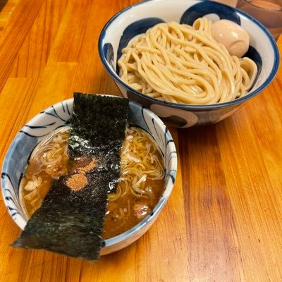 ラーメン、つけ麺食べて、よく寝たい。ゲームしたい、働きたくない、遊びたい、ライブ行きたい、ライブに行ってくれる友達欲しい、ゲーム友達欲しい、友達欲しい！！
50代前半 会社員 都内、川崎、横浜に出没中
次のライブはイエモン4/27東京ドーム