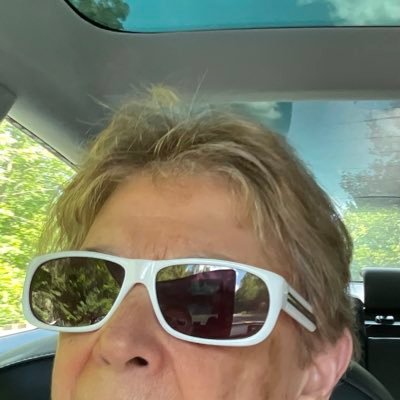 Lenoir49's profile picture. Laïque . Inquiète des dérives de gauche et de droite Urgence de mieux enseigner l’histoire , le civisme , la culture. Soucieuse du drame ukrainien .