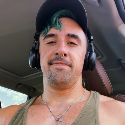 Two things you should know about me: I’m dumb 😋 they/them 🦇 add me ➡️ https://t.co/k3bj4pK5Jo