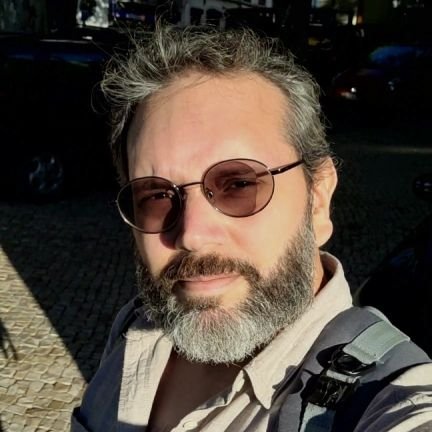Morphologist/Paleomorphologist and Mammalogist. 🐾 Researcher at the University of Lisbon. Dad, lover of zoological collections, books, coffee and nerd things.