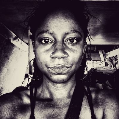 🎶😎🎶Galvestonian vibin' in the Bat City🎶🦇🎶 .. 🎤 frontwoman @BONDBREAKR_ATX 👩🏾🎤 ..
😡🦷owner, Angry Tooth Records (Austin, TX) 😤🦷