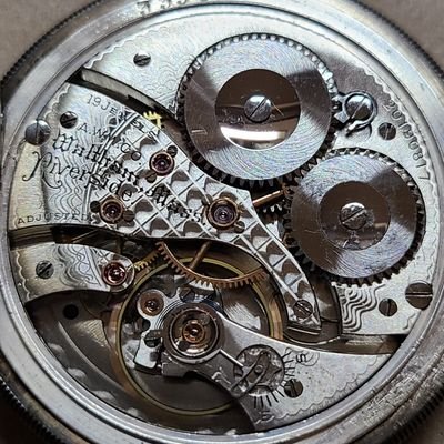 二級時計修理技能士。CWCウォッチコーディネーター。近江時計学校54期卒。アンティーク懐中時計愛好家。クロックも少し。古銭、銀貨も。日本時計師親交会員 @JWatchCommunity。インスタ→damaskeendo