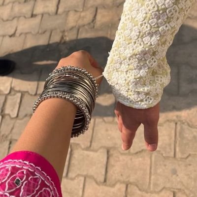 ZunairaKhalid__'s profile picture. 🌹In the end..it will be Me..my Deeds and my Allah..💖..

#TeamEverGreen🇵🇰....