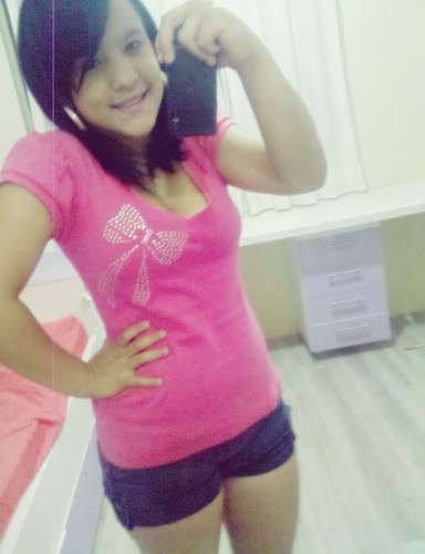Cada abraço seu eu me sinto protegida, cada beijo seu eu me sinto amada, e  cada sorriso seu eu me sinto mais sua, no teu sorriso eu encontrei paz.  Maikon ♥