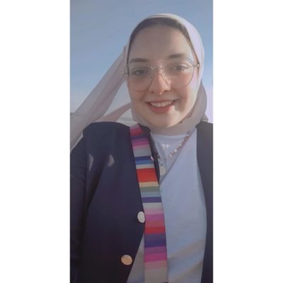 وننظُر إلى السماء كُل ليله
لعلّ الله يؤتينا مسائلنا✨