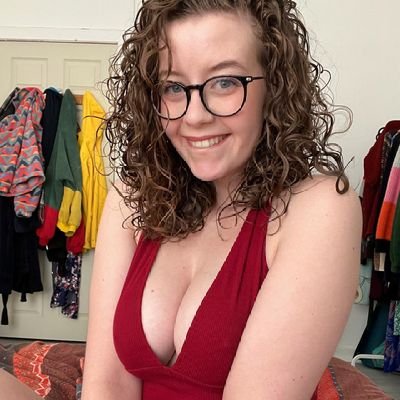 well... I'm a single girl with a good heart love making new friends 🥰🥰🥰