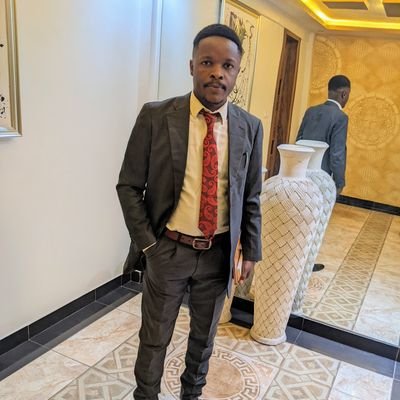 Membre de la ligue Panafricaine-Umoja Lp-U, artiste engagé, penseur libre, sociologue de formation, activiste de droit humains et Chercheur.