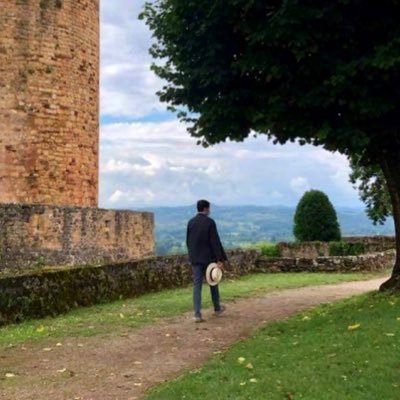 Homme libre et auteur de texticules. Ne follow jamais back le 1er soir. #bookworm https://t.co/hKR7FlJJzC
