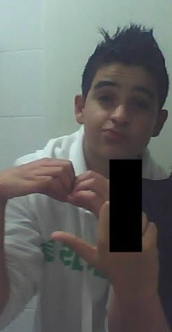 Quem sou eu ? eu sou quem eu quiser xD sou a parte coloriida da sua vida preta e branca, Posso ser a soluçãos dos seu problemas, ou um problema aiinda maior