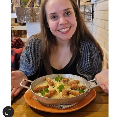 larissabrhls's profile picture. sou meio maluquete mas pensa num coração bom