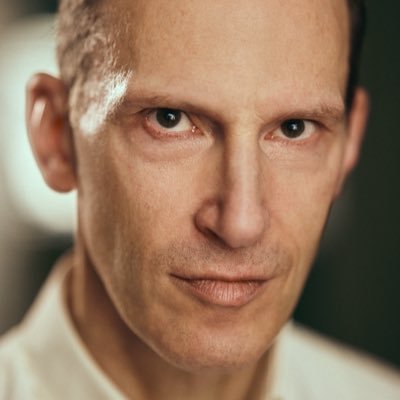 British/American actor and voiceover artist. Tall, not wide. Represented by DBA.