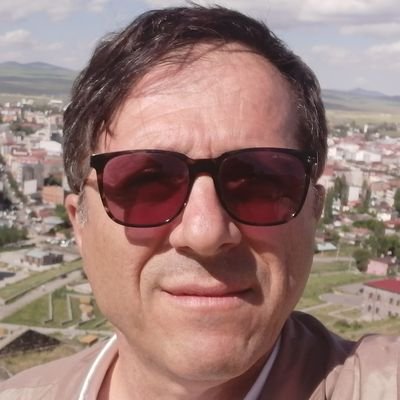 Tarihsel materyalist, ateist @BarisAkademik imzacısı @UniBogazici İşl. '92 mezunu. 1 Eylül 2016'dan beri KHK672 mağduru @yeniulkedergisi DK üyesi