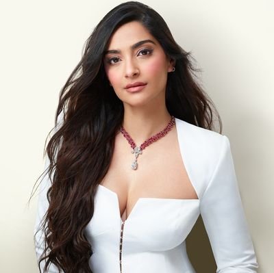 SonamKapoorCafe