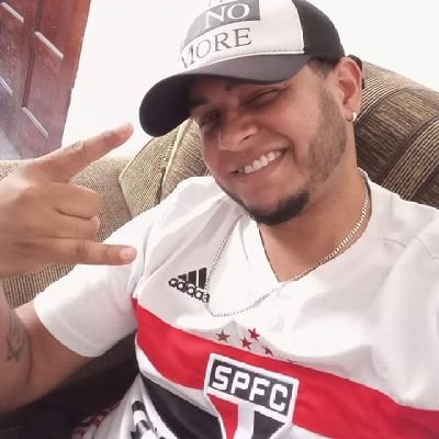 Andersonflr's profile picture. ♫ O céu é azul, as plantas são verdes, o Sol eu não sei porque quando eu olhei o olho doeu. ♪