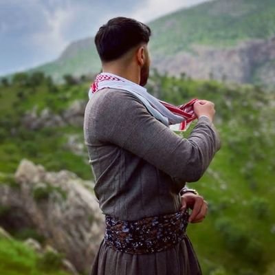 کورد باغیرت ایرانی ، تا حالا پزشک شاعر به گوشتون خورده؟ من همونم👨⚕️📚؛