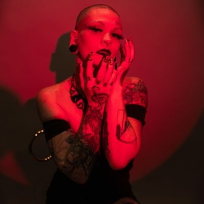 FORTUNE TELLER 🔮🃏 MODEL & PERFORMANCE ARTIST
MAIN 💋 @LYRIKALLURE